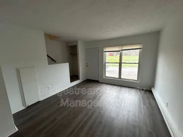 1490 S Burnett Rd, Springfield, OH