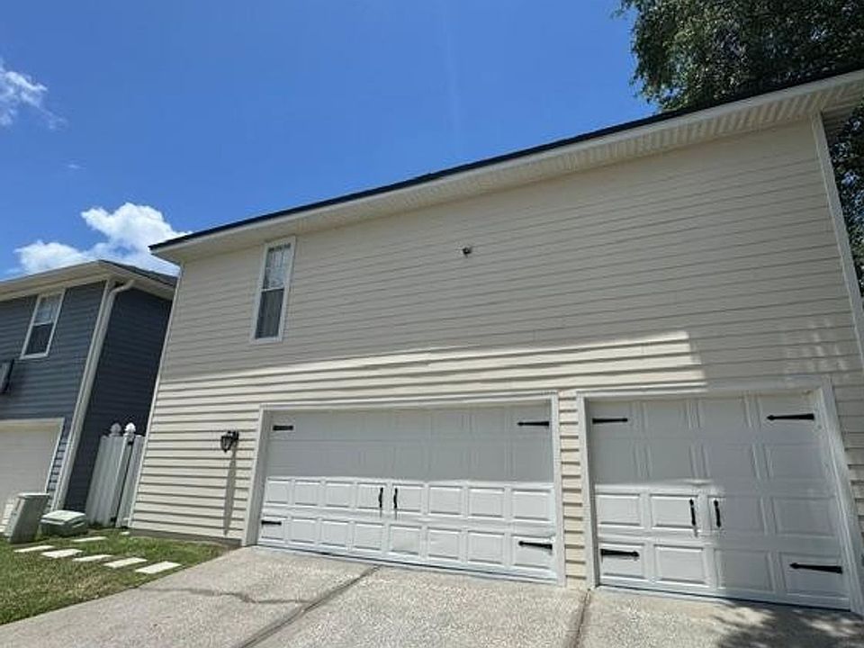 1st image of 704 Honeysuckle Ave #B