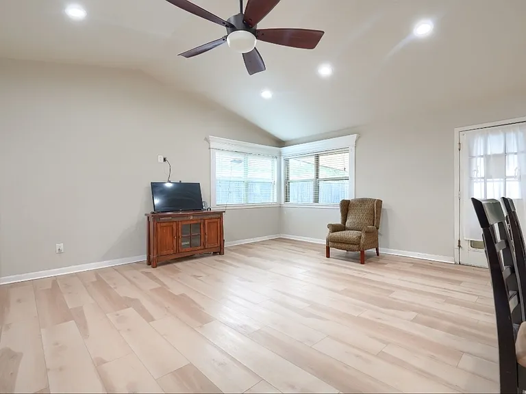 1273 Valencia Ln — Photo 4