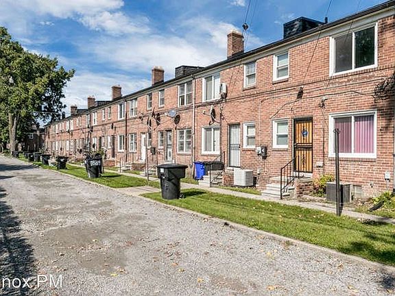 3rd image of 1834 E Outer Dr