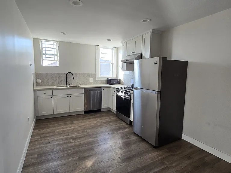1236 W 22nd St #B — Photo 3