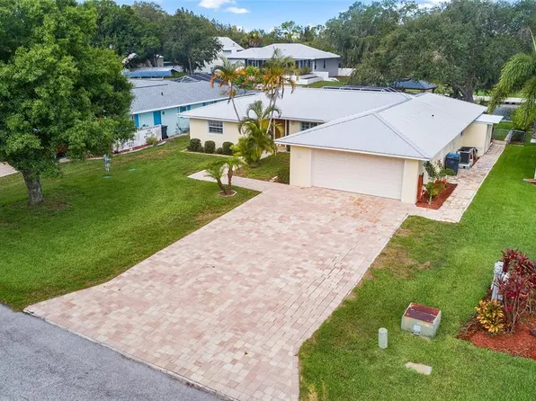 403 13th St SW, Ruskin, FL 33570