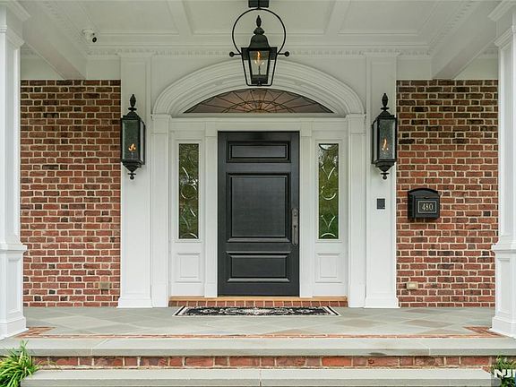 3rd image of 480 Knollwood Rd