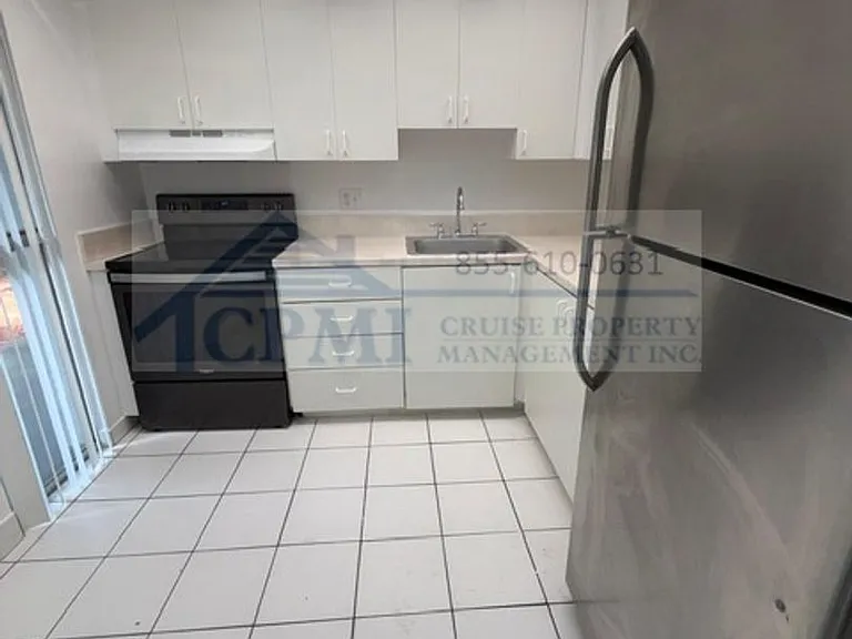 2930 Forest Hills Blvd — Photo 33