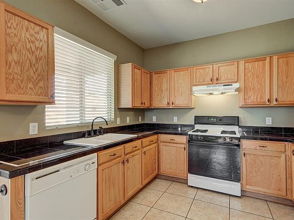 2nd image of 2662 E LOS ALAMOS Street