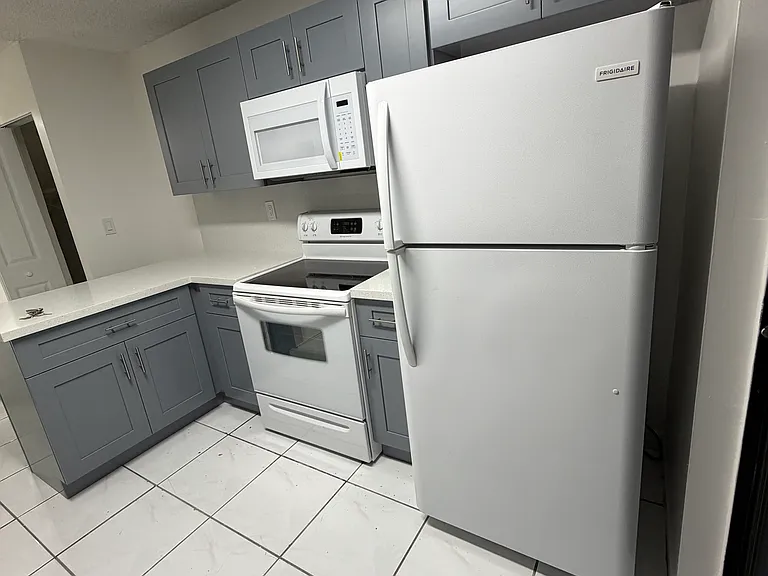 2735 W 61st St #106 — Photo 10