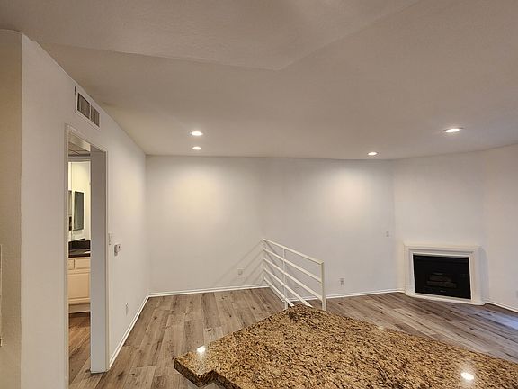 5th image of 14625 Dickens St APT 103