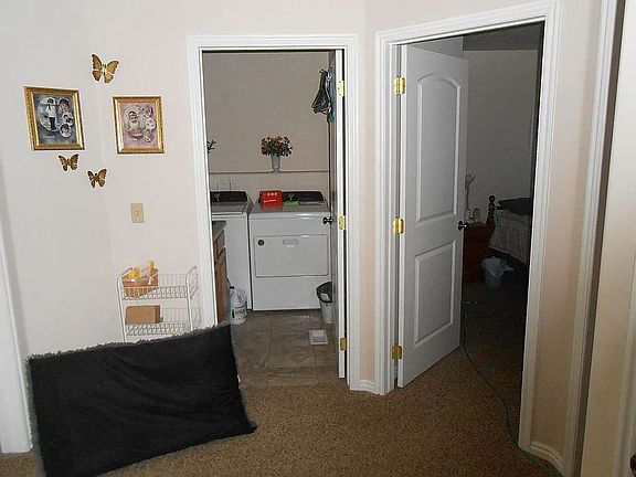5th image of 530 E Main St