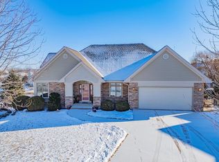 15 Greystone Cir, Middleton, WI 53562