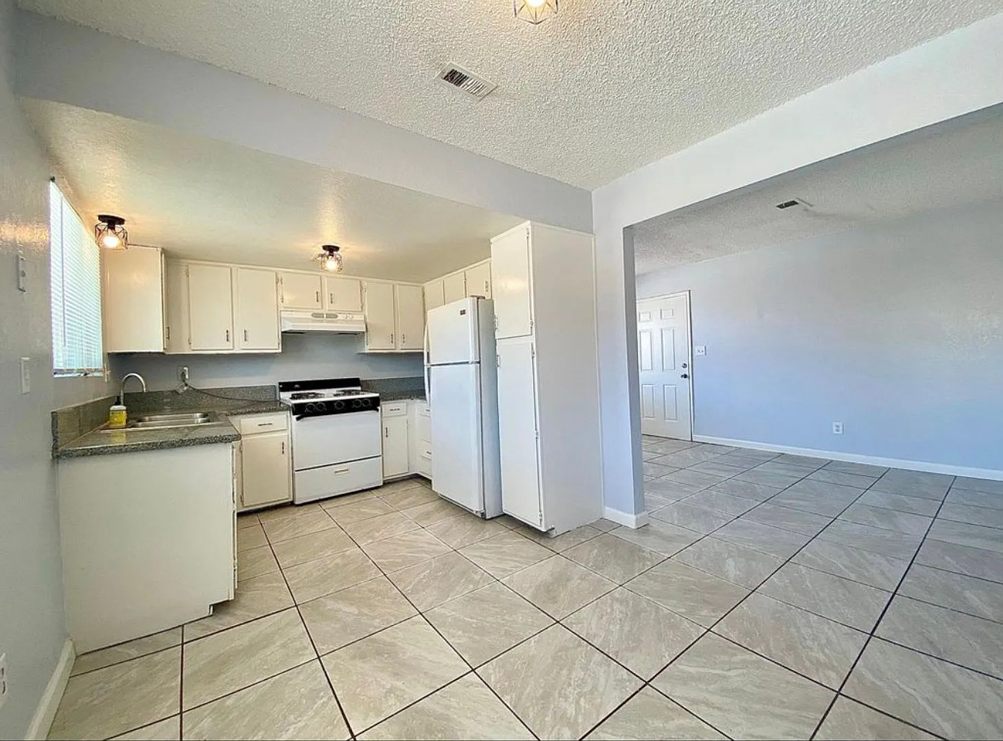 1317 Bernard — Photo 3