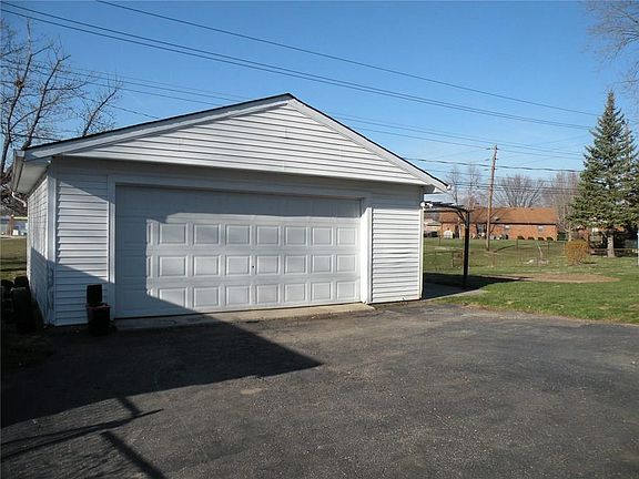5th image of 2810 Shakespeare Dr