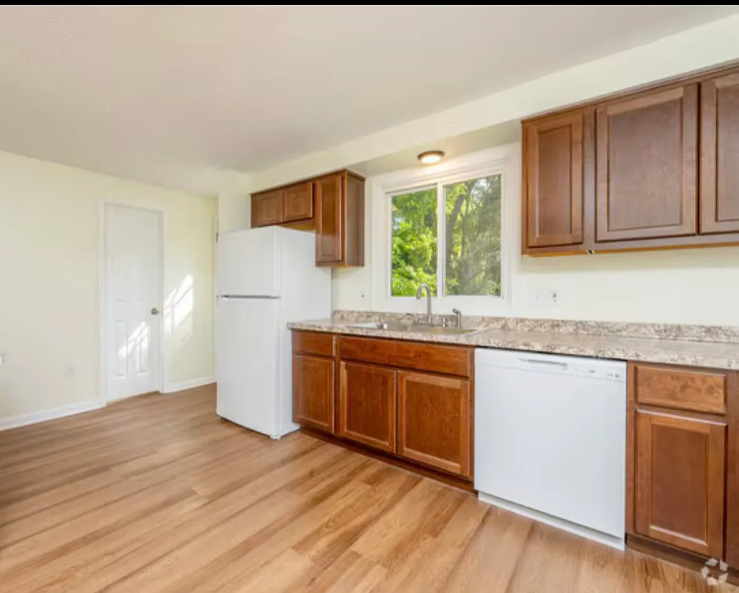 3 bed, 1.5 bath, 1300 sqft, $1,700 — Photo 1