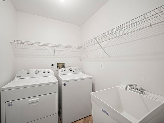 3rd image of 210 NE 10th Ave