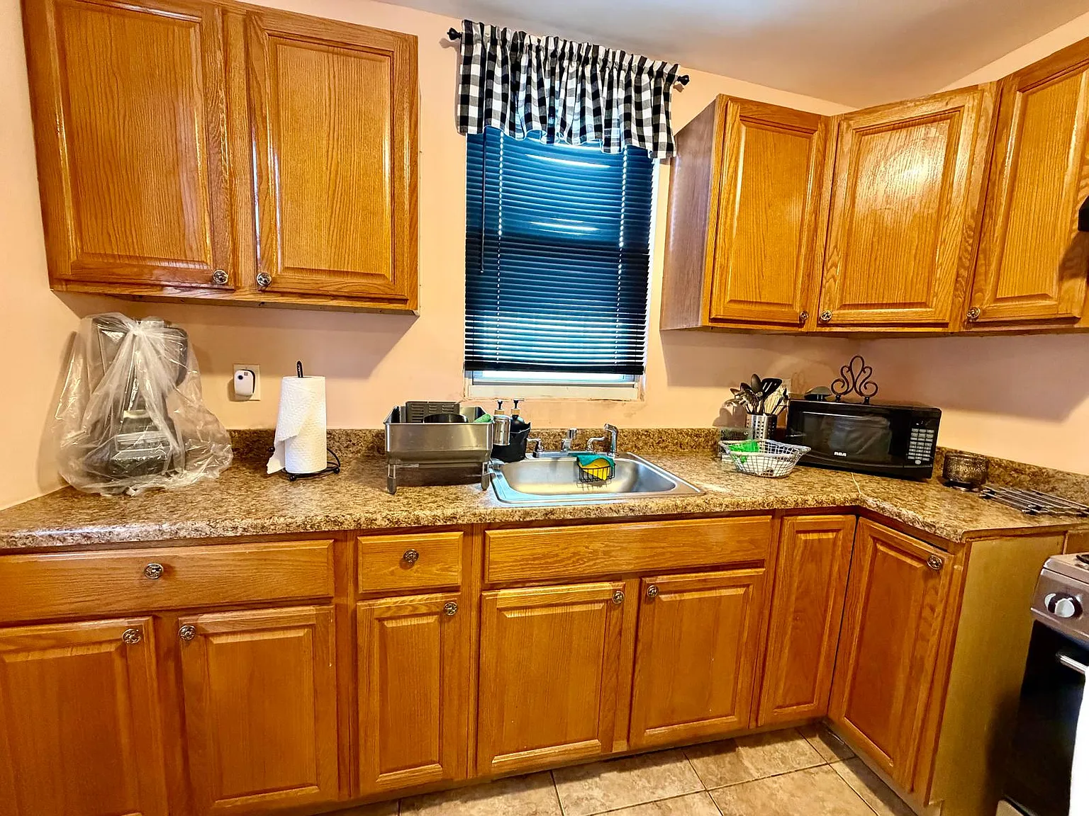 1 bed, 750 sqft, $1,700 — Photo 2