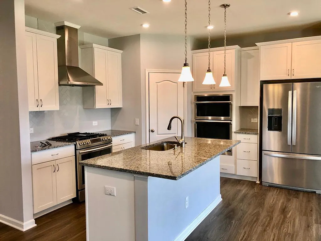 5 bed, 2851 sqft, $2,950 — Photo 4