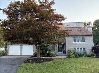 412 Weatheridge Dr, Camillus, NY 13031