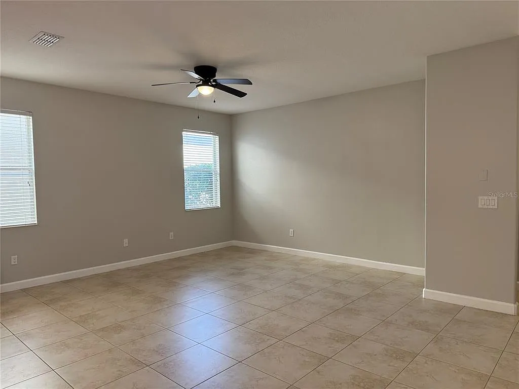 4 bed, 3.5 bath, 2477 sqft, $3,200 — Photo 4