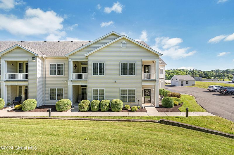 2nd image of 108 N Ridge Estate