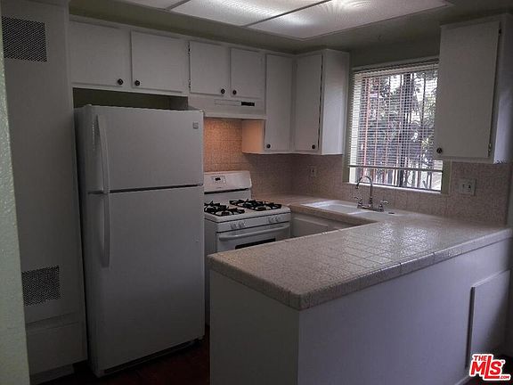 5th image of 1233 Tamarind Ave