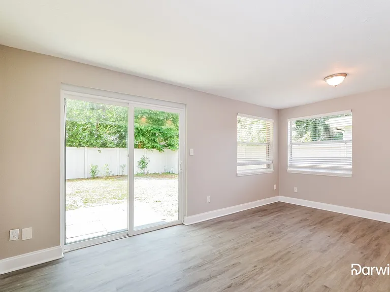 303 S Edgemon Ave — Photo 5