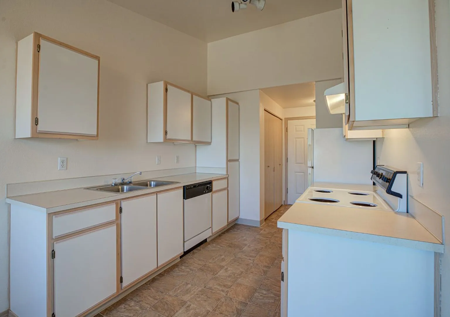 #294 FIELDSTONE APARTMENTS — Photo 4