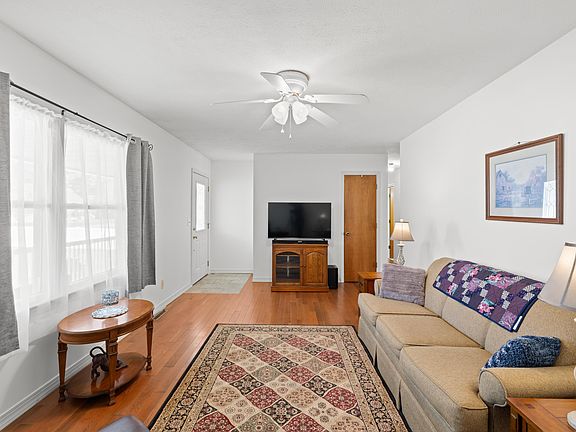 5th image of 124 Hodge St