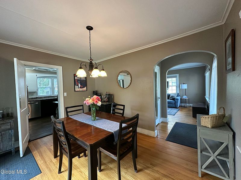 5th image of 10 Fowler Avenue