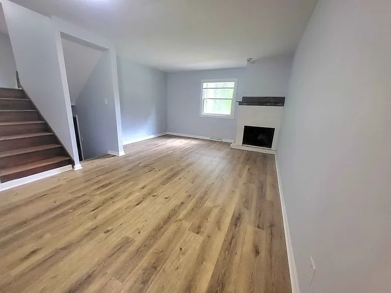 825 Jonathan Ln — Photo 16