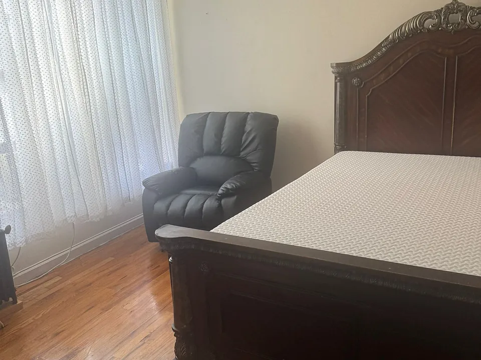 W 218th St