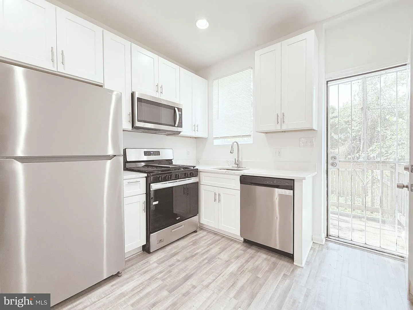 2 bed, 1.5 bath, 1250 sqft, $1,695 — Photo 4