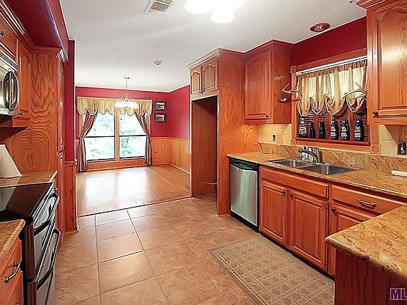 4th image of 3042 Louisiana Ln