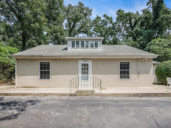 49209 Howard Ave, New Buffalo, MI 49117