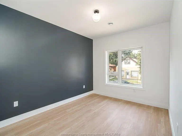 1210 Laurendeau Ave — Photo 7