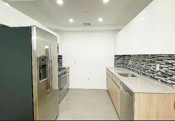 4th image of 28-16 21st St #304