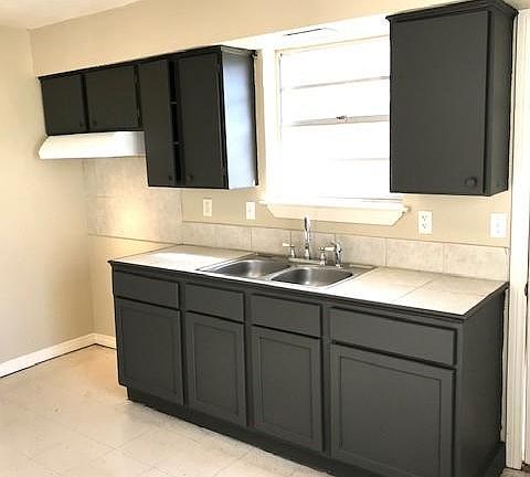 4th image of 2709 Verbena St