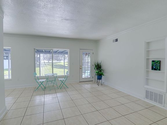 5th image of 121 S Triplet Lake Dr