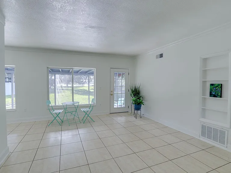 121 S Triplet Lake Dr — Photo 5