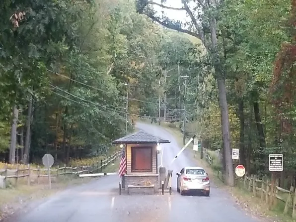 112 Ranchlands Dr, Bushkill, PA 18324