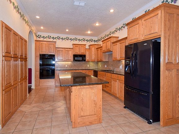 4th image of 417 Adkins Ct