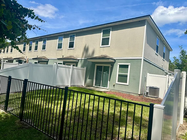 394 Servia Dr — Photo 4