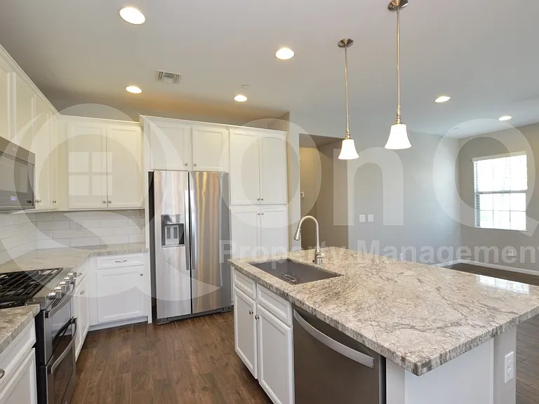 2477 W Market Pl #34 — Photo 4