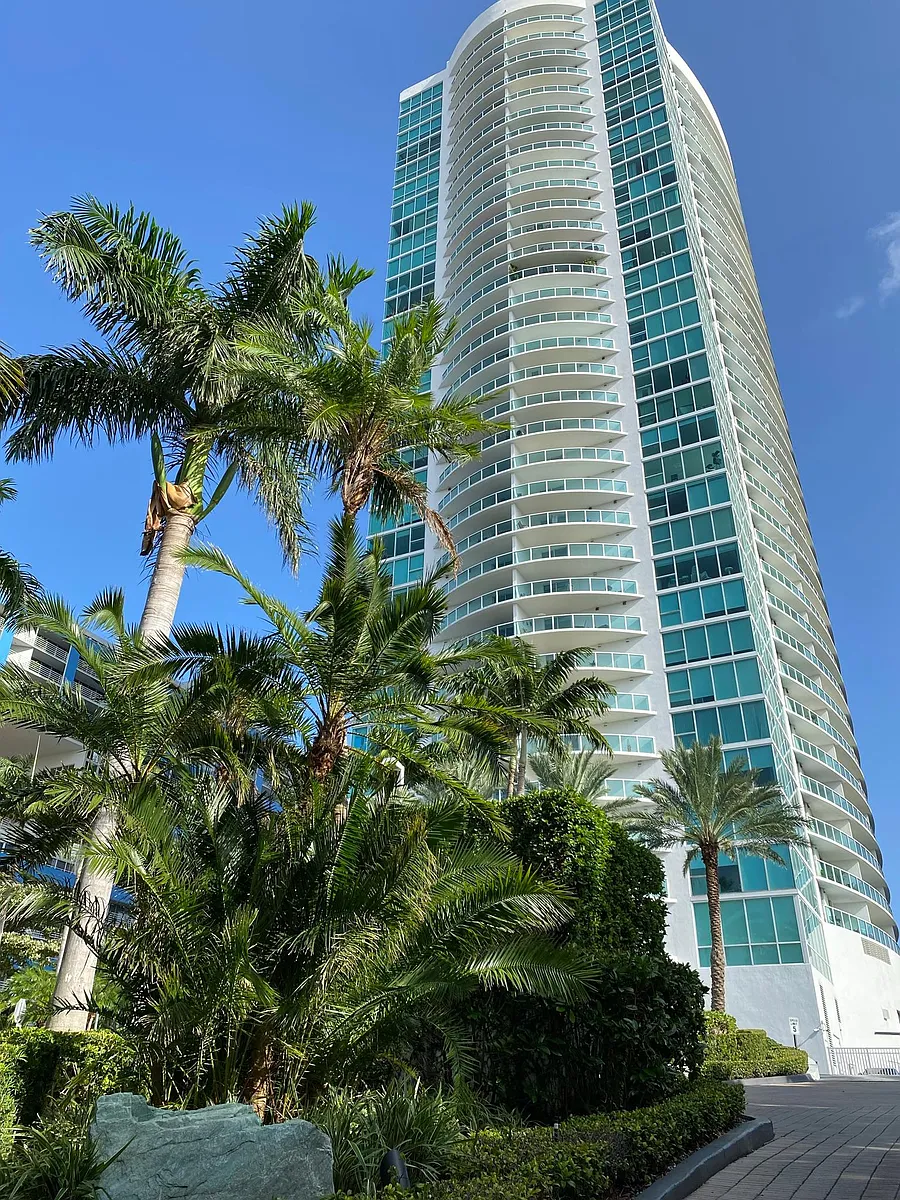 Building Photo - 2101 Brickell Ave #1909