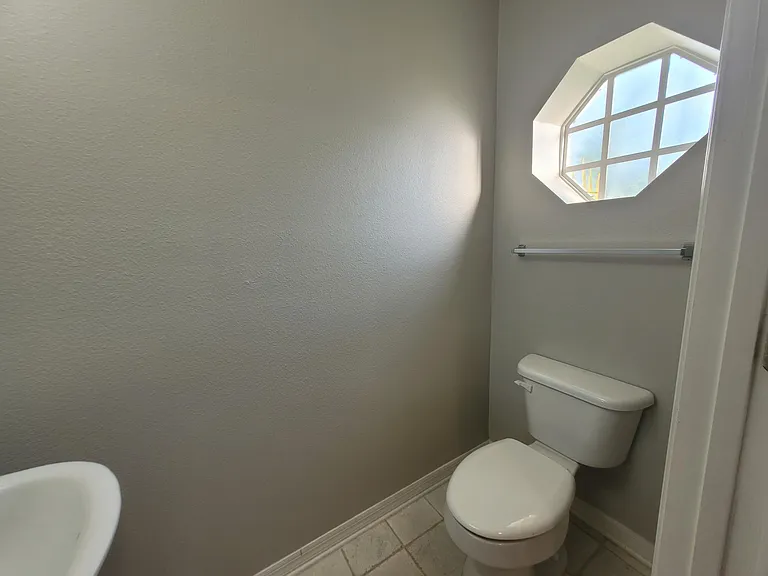 3805 Exeter Ln — Photo 18