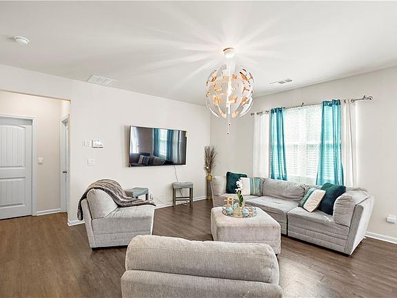 4th image of 499 Walnut Grove Way