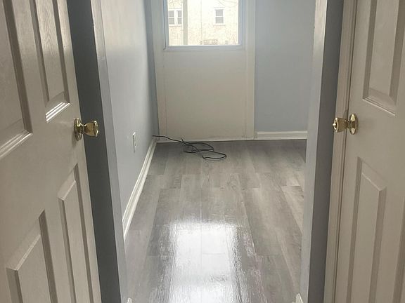 5th image of 1110 Campbell Ave SW