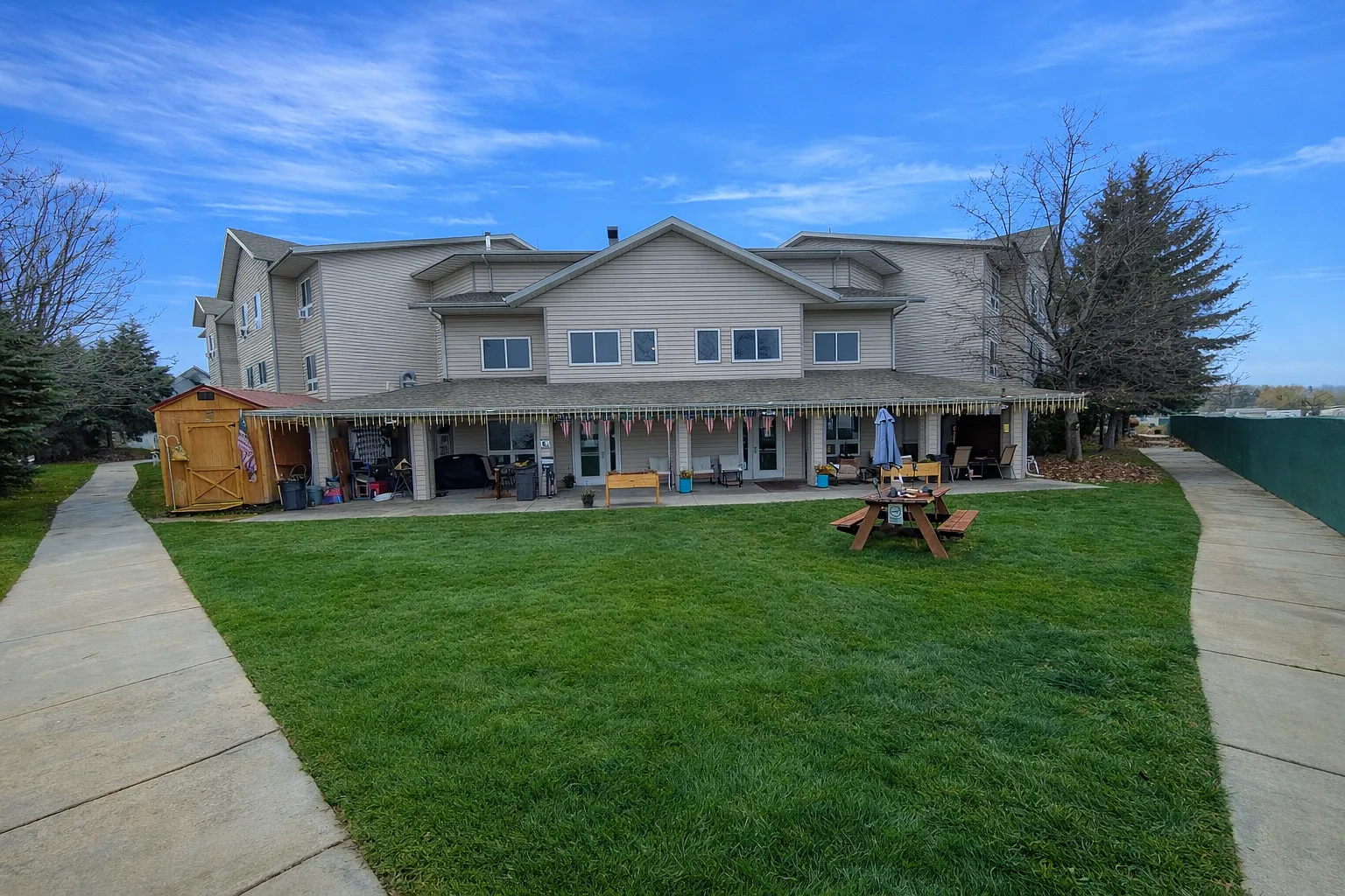 Willow Court — Photo 4