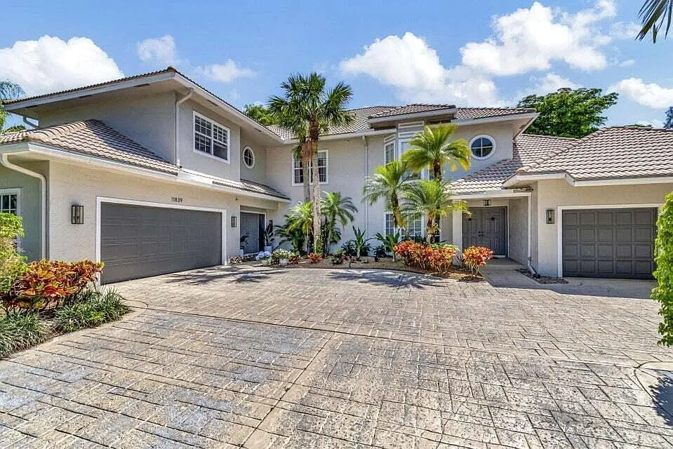 4 bed, 4.0 bath, 2401 sqft, $16,000 — Photo 4