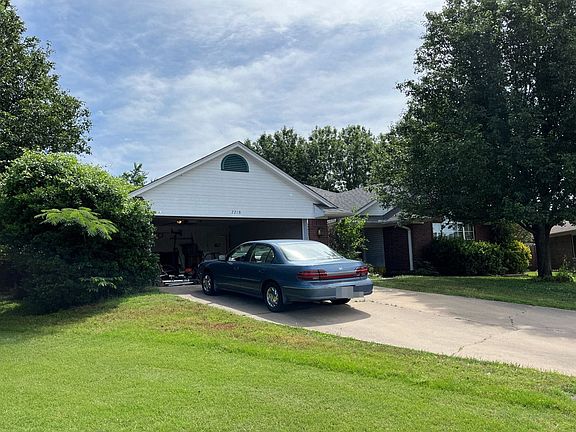 3rd image of 2218 Buena Vista Ave