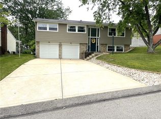 592 Surfside Dr, Pittsburgh, PA 15239