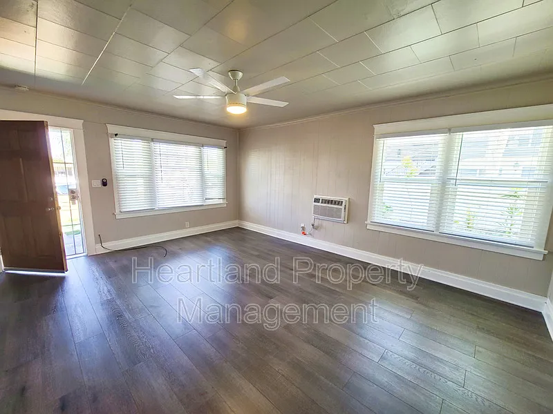 2 bed, 1.0 bath, 880 sqft, $2,550 — Photo 2